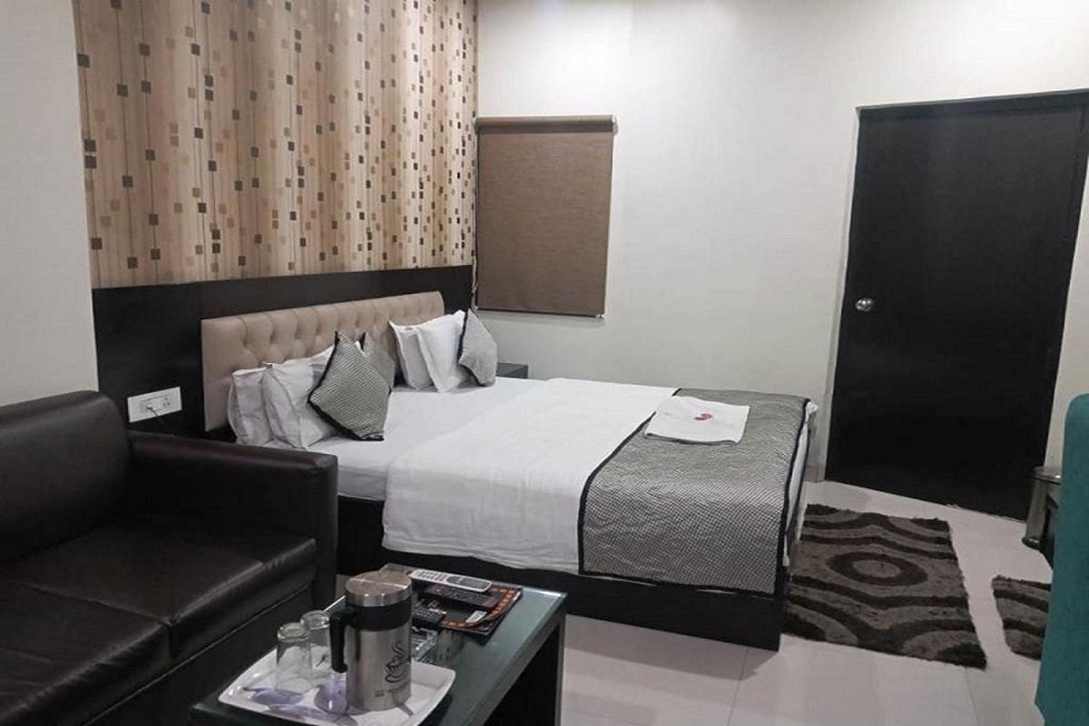 Hotel Mandakini Lush Kanpur Zewnętrze zdjęcie