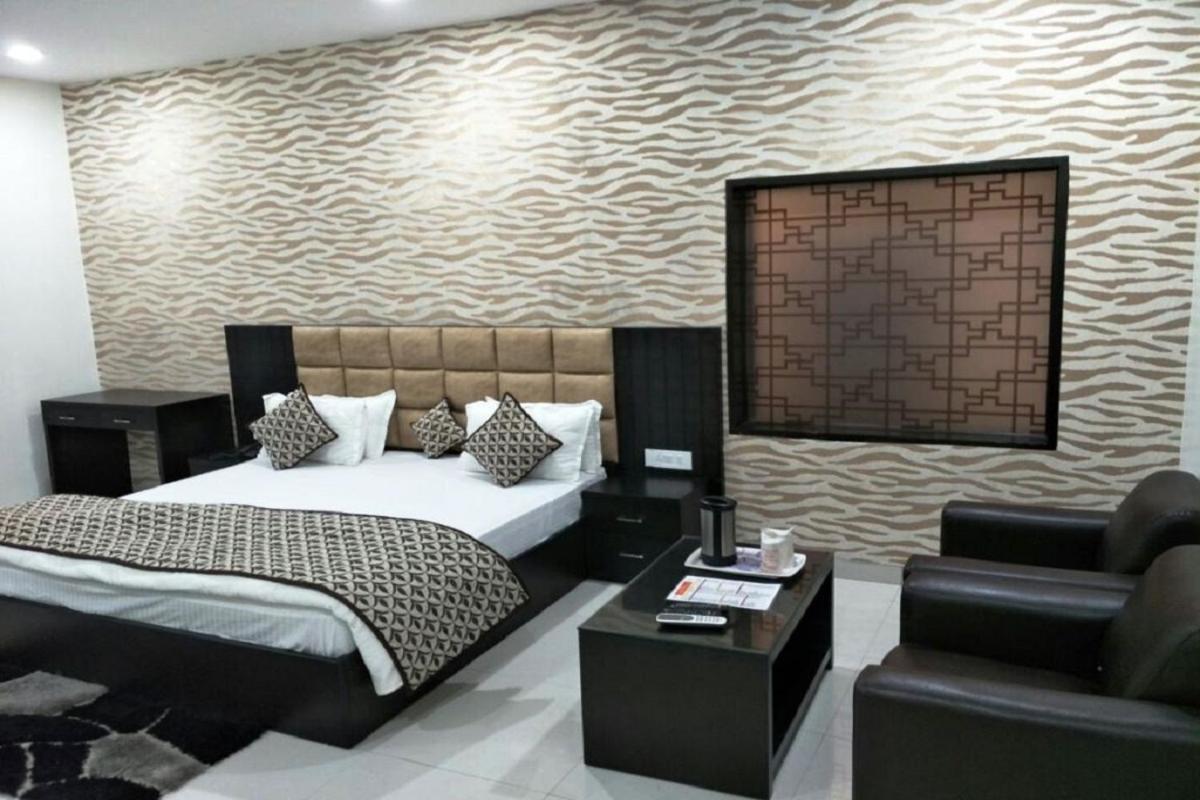 Hotel Mandakini Lush Kanpur Zewnętrze zdjęcie
