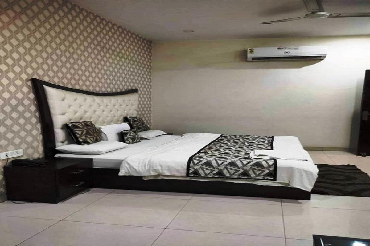 Hotel Mandakini Lush Kanpur Zewnętrze zdjęcie