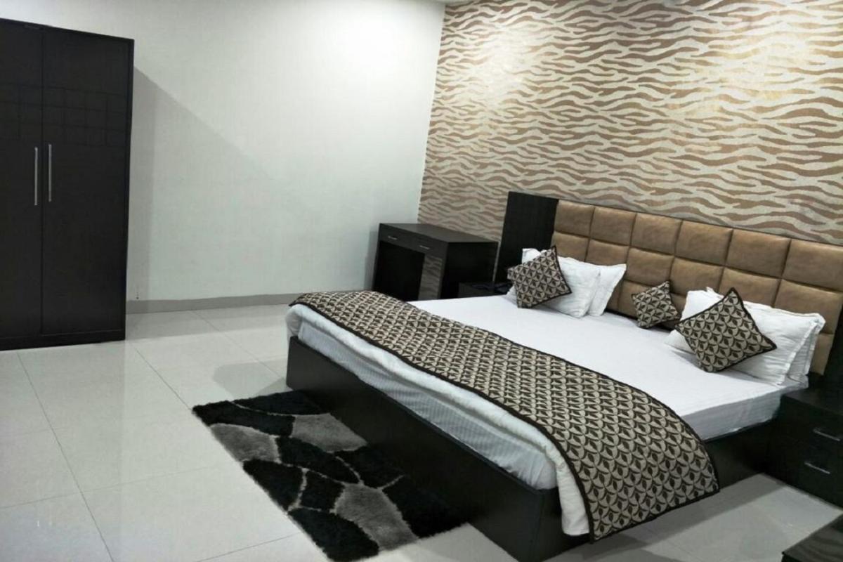Hotel Mandakini Lush Kanpur Zewnętrze zdjęcie