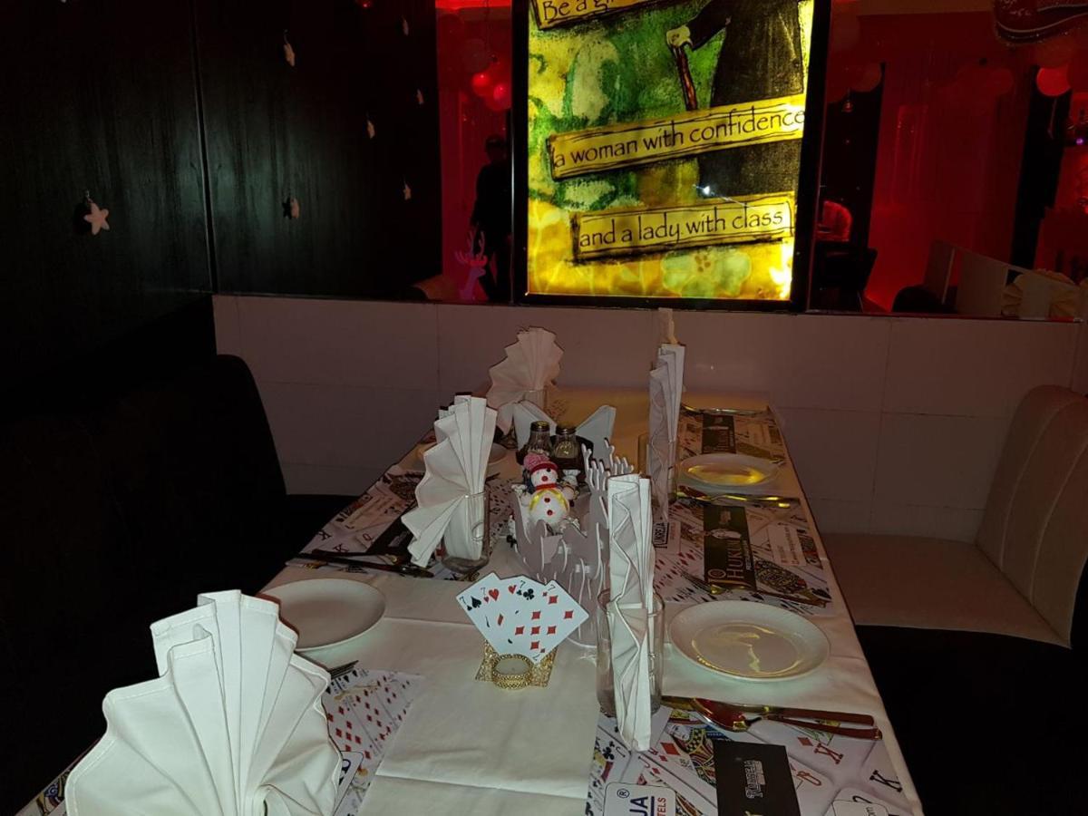 Hotel Mandakini Lush Kanpur Zewnętrze zdjęcie