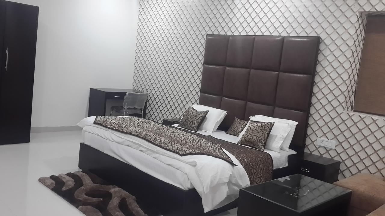 Hotel Mandakini Lush Kanpur Zewnętrze zdjęcie