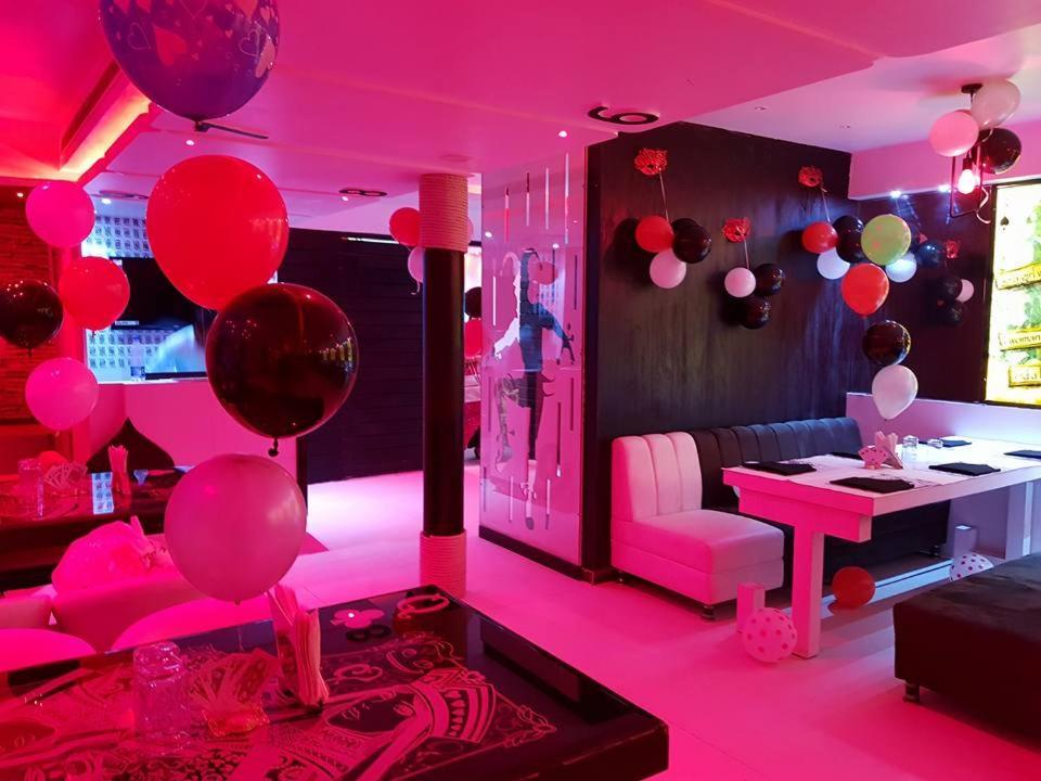 Hotel Mandakini Lush Kanpur Zewnętrze zdjęcie