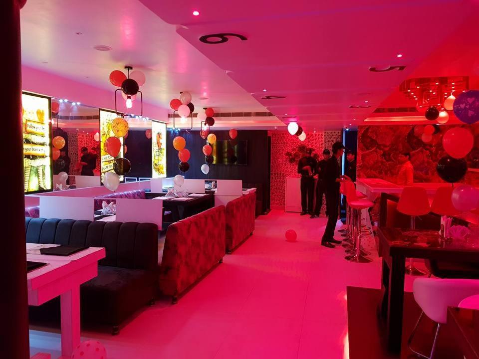 Hotel Mandakini Lush Kanpur Zewnętrze zdjęcie