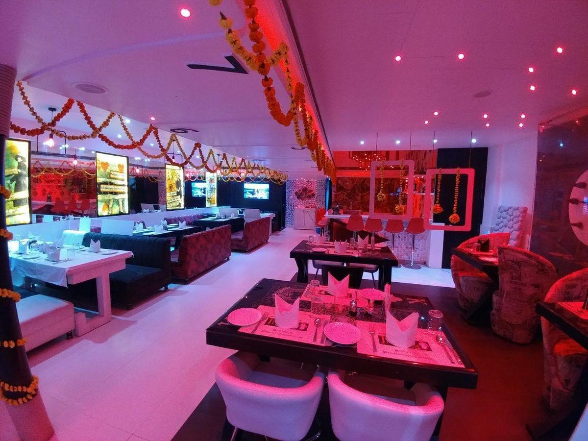 Hotel Mandakini Lush Kanpur Zewnętrze zdjęcie